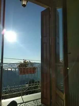 Sun View Guesthouse 3*